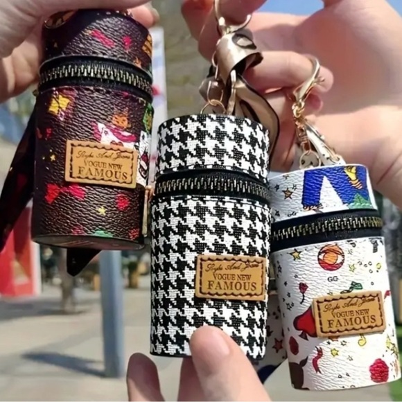 1 PIECE MINI HOUNDSTOOTH ZIPPERED BAGCHARM NIP - Picture 2 of 2